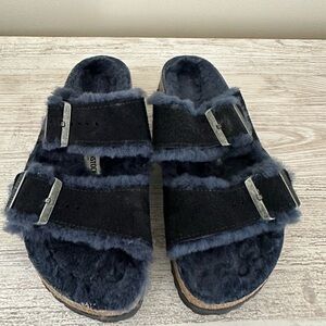 Birkenstock Women’s Arizona Shearling Sandals